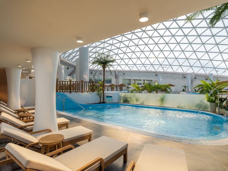 Частный гидромассажный бассейн для гостей эксклюзивной виллы / private hydromassage pool for the exclusive villa guests only 