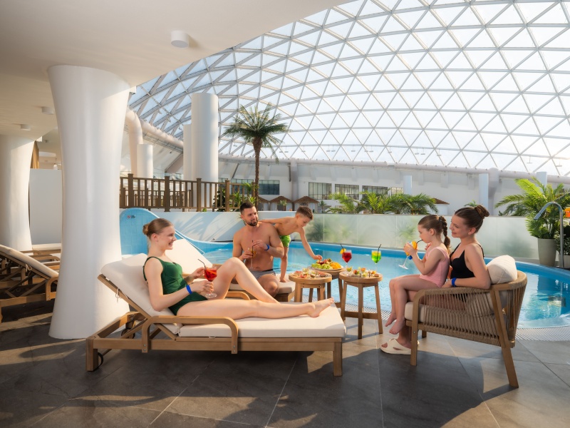 Частный гидромассажный бассейн для гостей эксклюзивной виллы / private hydromassage pool for the exclusive villa guests only 