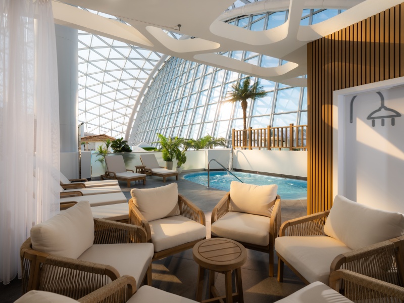Частный гидромассажный бассейн для гостей вилл / private hydromassage pool for the villas guests only 