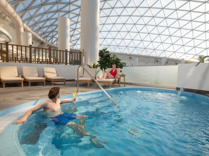 Частный гидромассажный бассейн для гостей вилл / private hydromassage pool for the villas guests only 